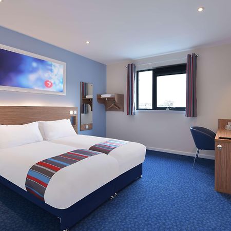 Travelodge Вотерфорд Екстер'єр фото