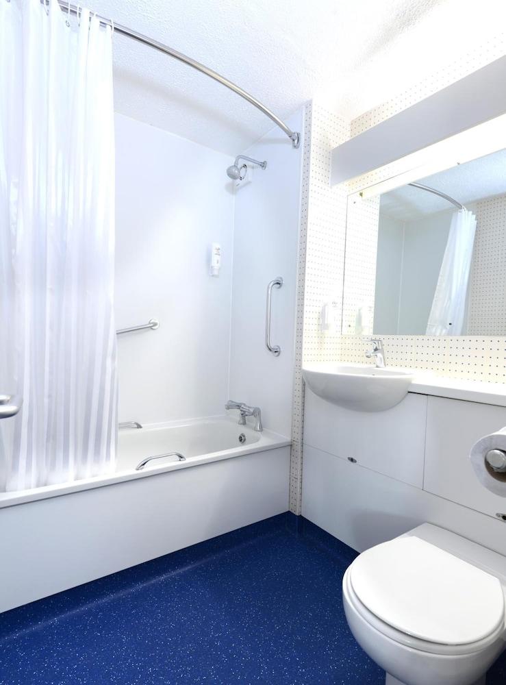 Travelodge Вотерфорд Екстер'єр фото