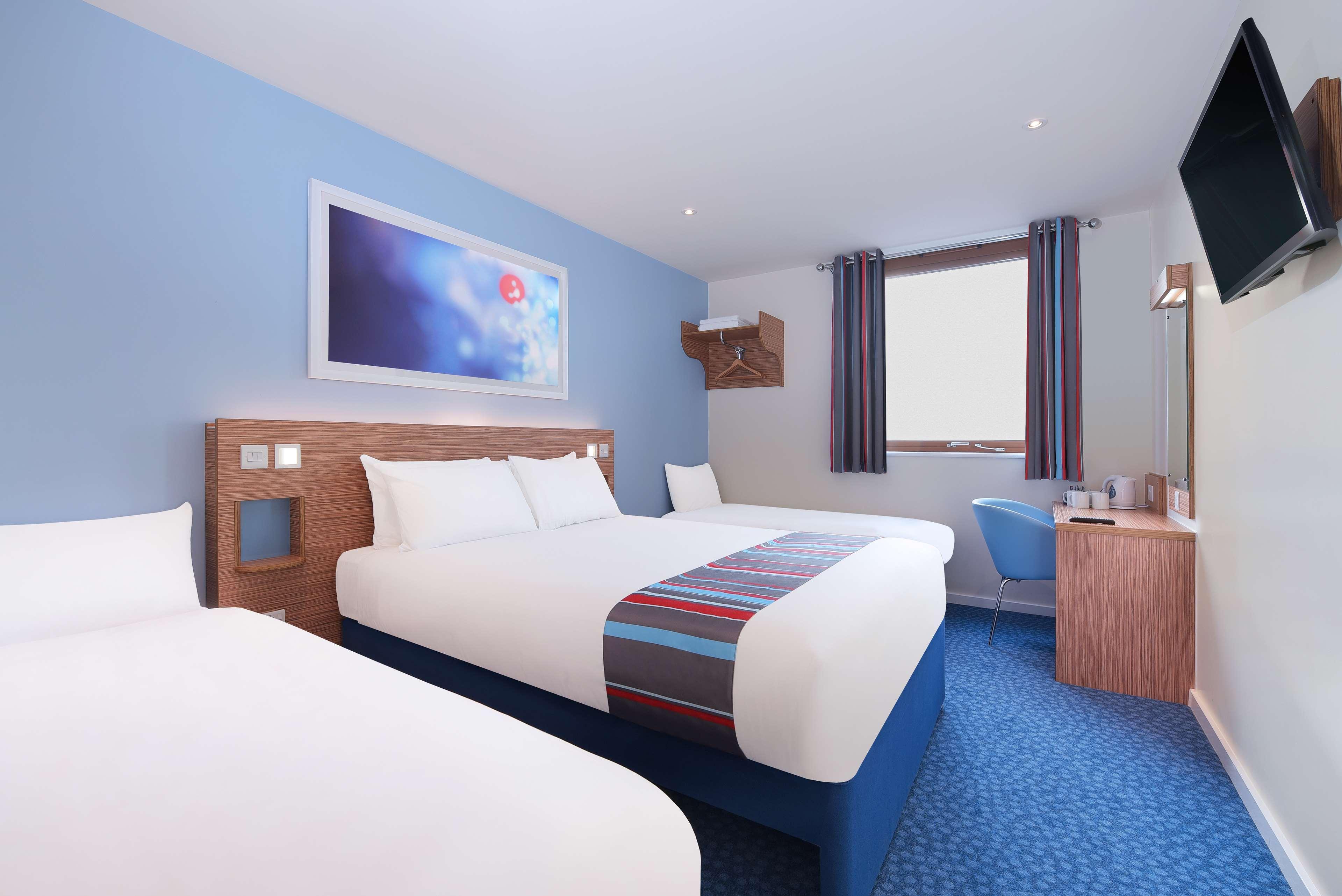 Travelodge Вотерфорд Екстер'єр фото