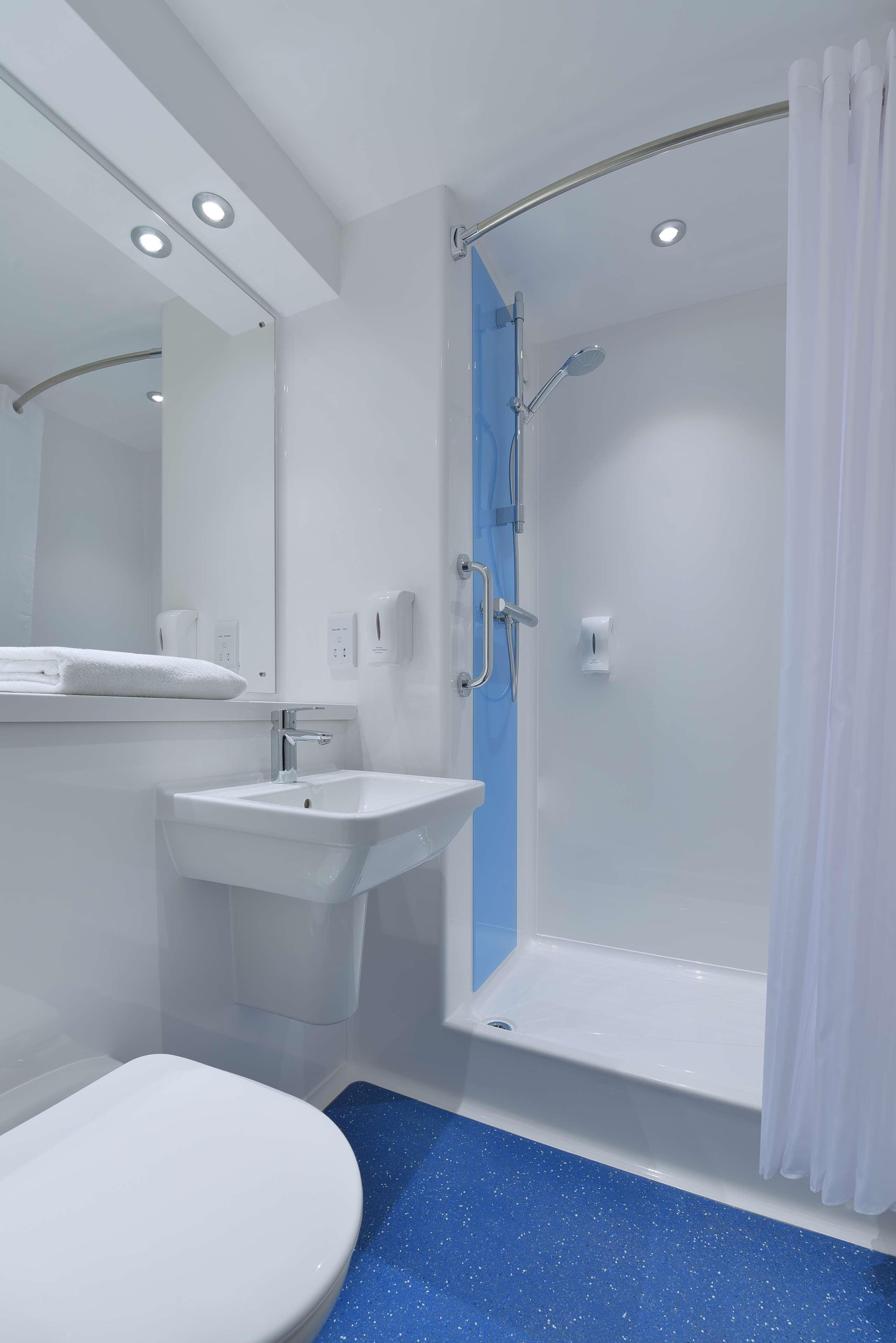 Travelodge Вотерфорд Екстер'єр фото