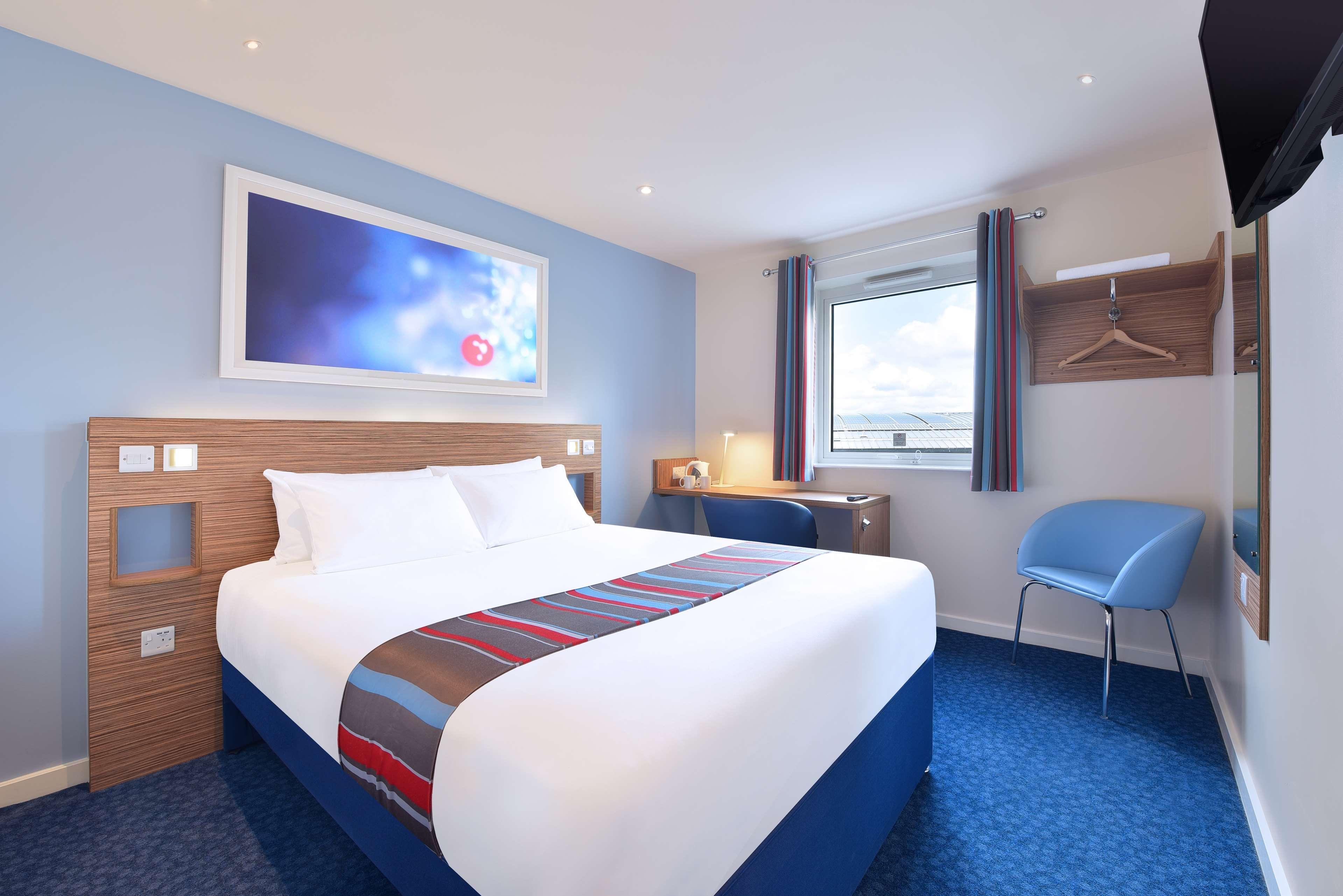 Travelodge Вотерфорд Екстер'єр фото