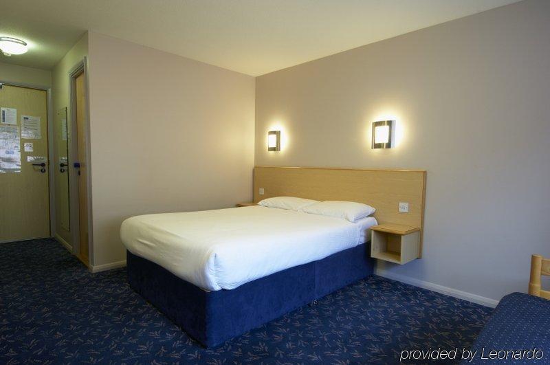Travelodge Вотерфорд Екстер'єр фото