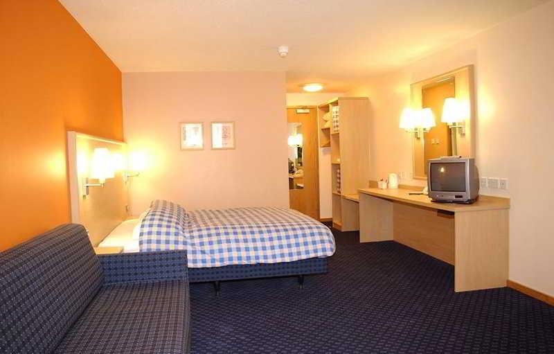 Travelodge Вотерфорд Номер фото