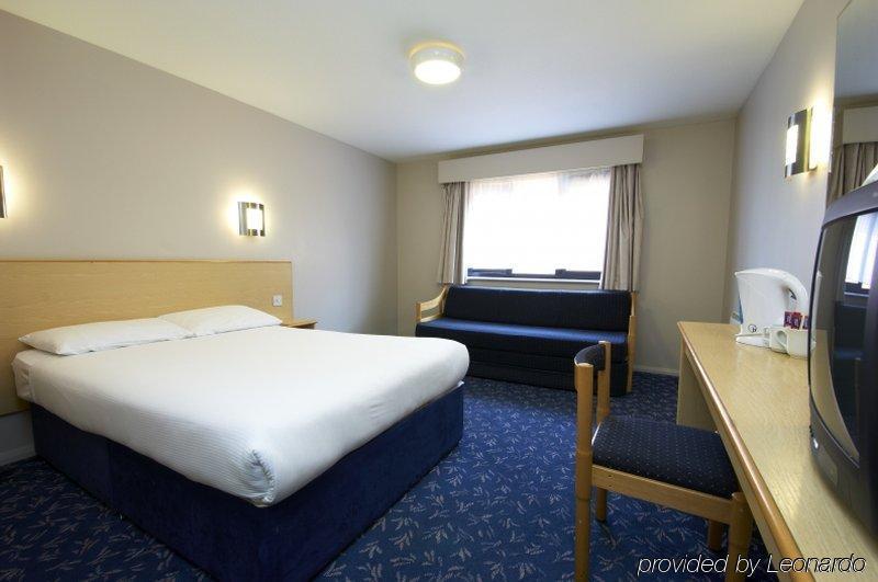 Travelodge Вотерфорд Екстер'єр фото