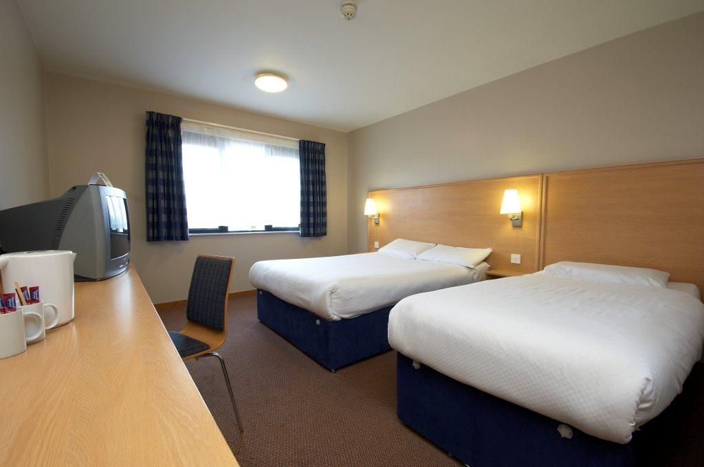 Travelodge Вотерфорд Екстер'єр фото