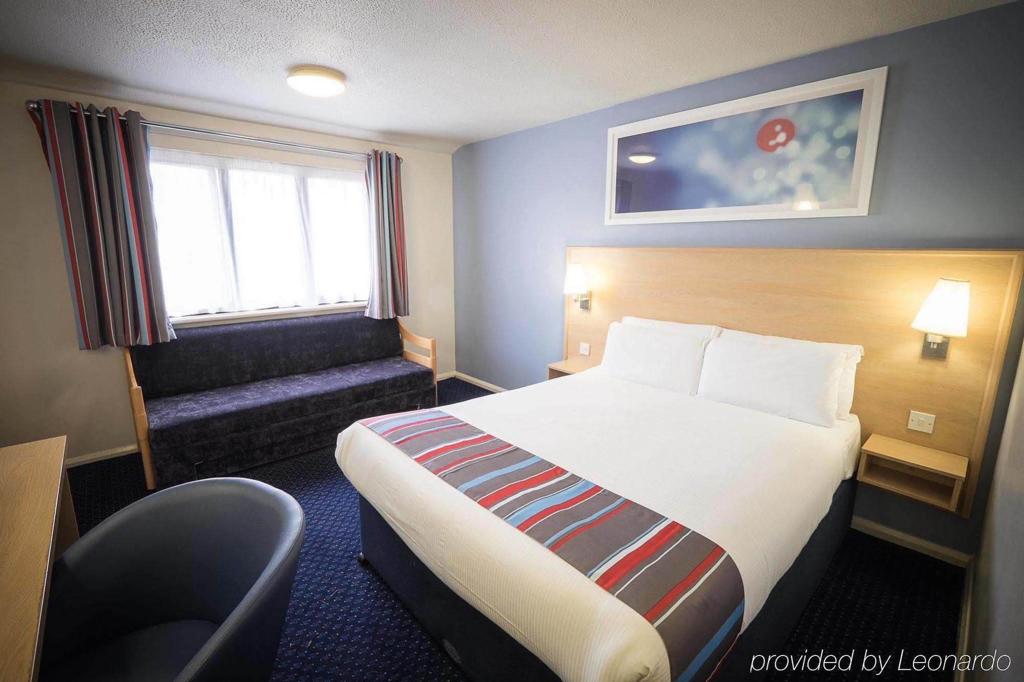 Travelodge Вотерфорд Екстер'єр фото