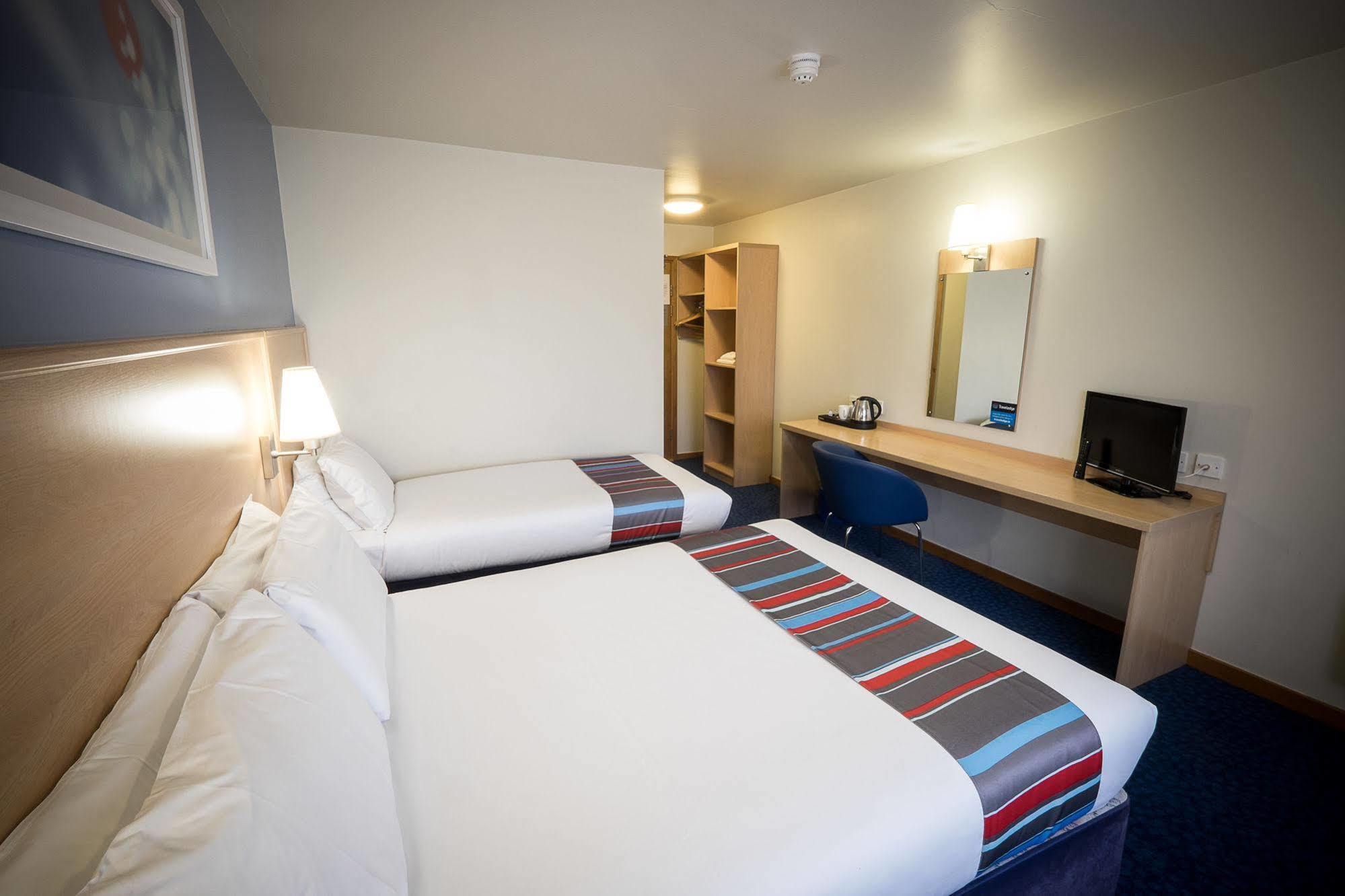 Travelodge Вотерфорд Екстер'єр фото