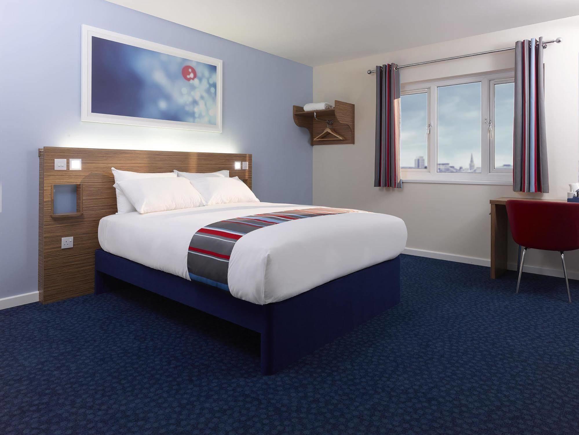 Travelodge Вотерфорд Екстер'єр фото