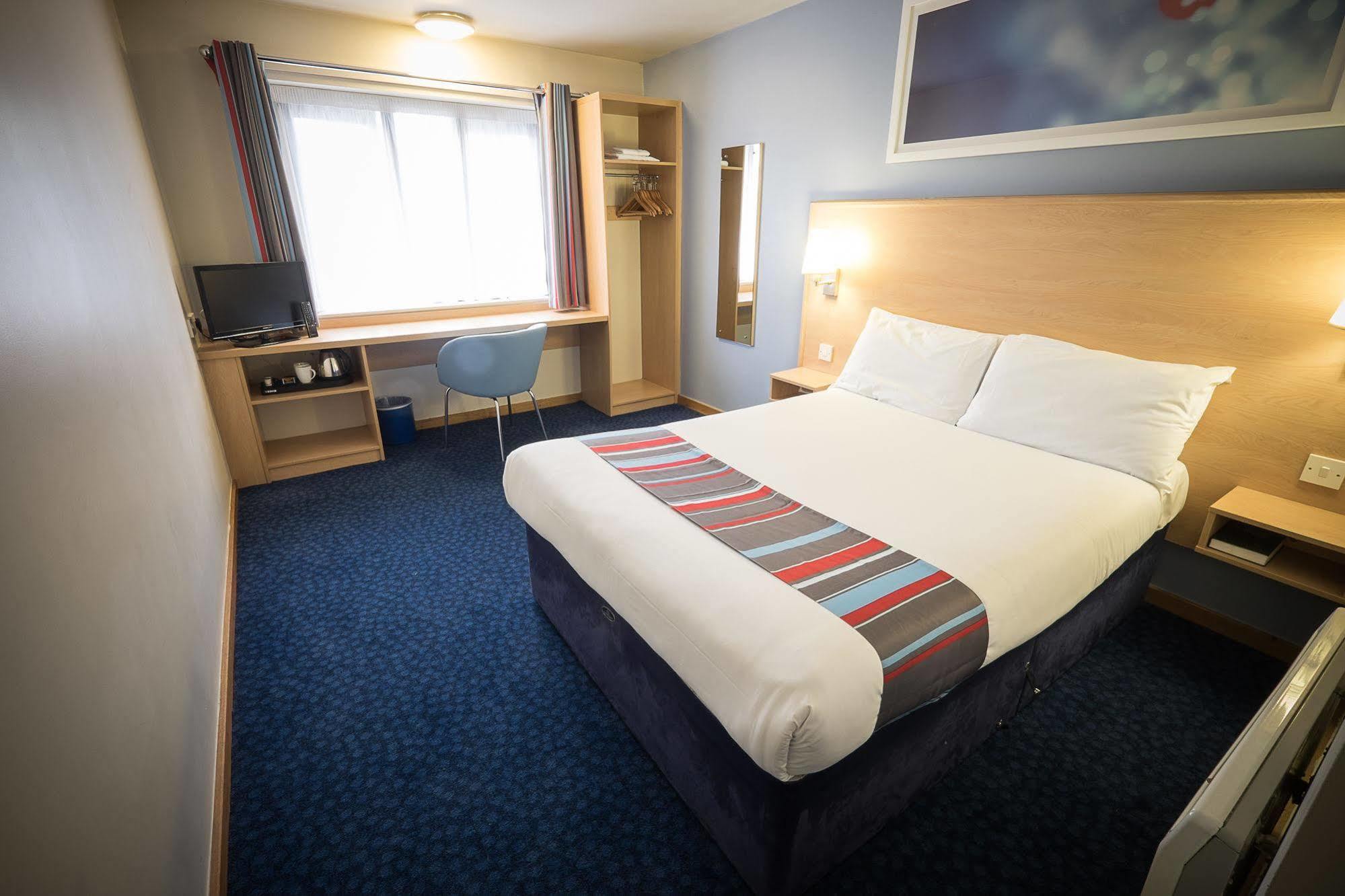 Travelodge Вотерфорд Екстер'єр фото
